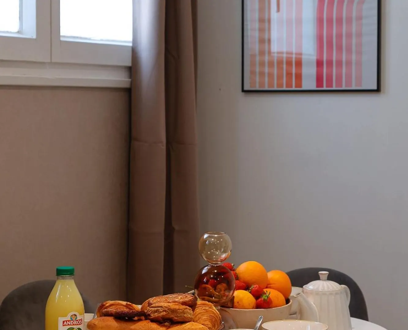 Apartmán Charme Parisien Pres Des Buttes-Chaumont 0*, Paříž
